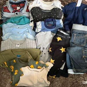 Baby boys newborn/ 0-3 months clothing lot